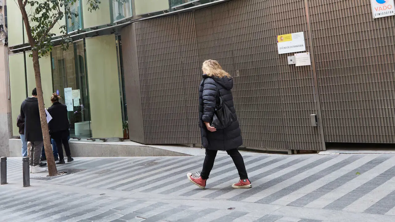 Archivo - Fachada de la Oficina de Extranjer&iacute;a de la calle de Silva, en Madrid (Espa&ntilde;a).
