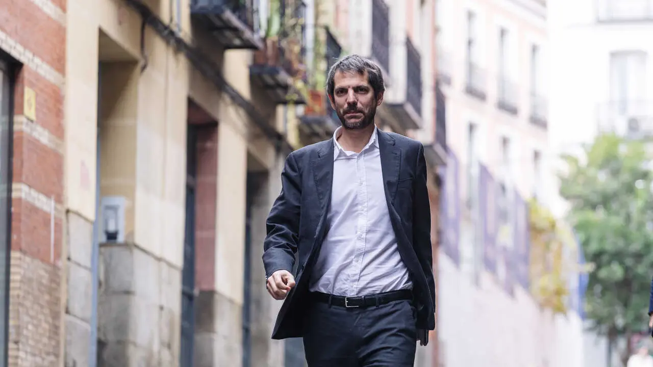 Archivo - El portavoz de Sumar, Ernest Urtasun, a su llegada a una rueda de prensa, en el Espacio Rastro, a 4 de diciembre de 2023, en Madrid (Espa&ntilde;a). Durante la comparecencia, Urtasun, ha hablado sobre los datos del paro, y ha afirmado &lsquo;&rsquo;que son positiv