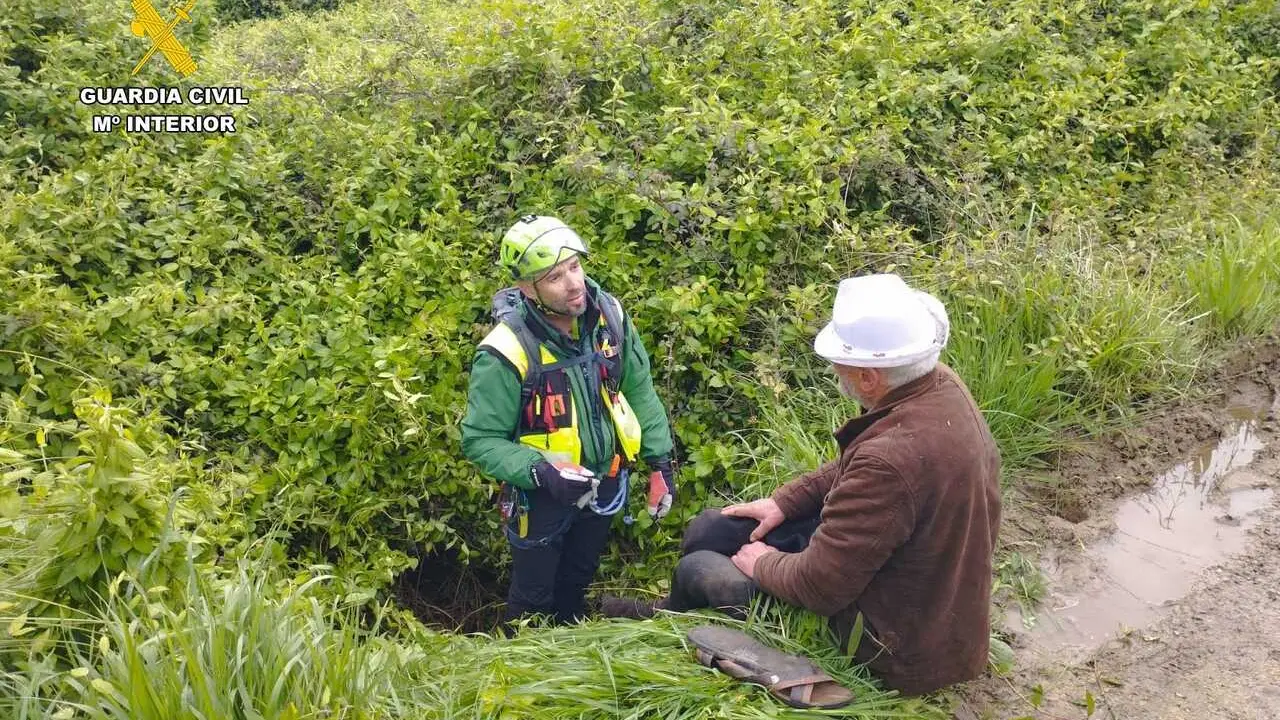 Localizado el hombre de 75 a&ntilde;os que cay&oacute; a un agujero en Salinas
