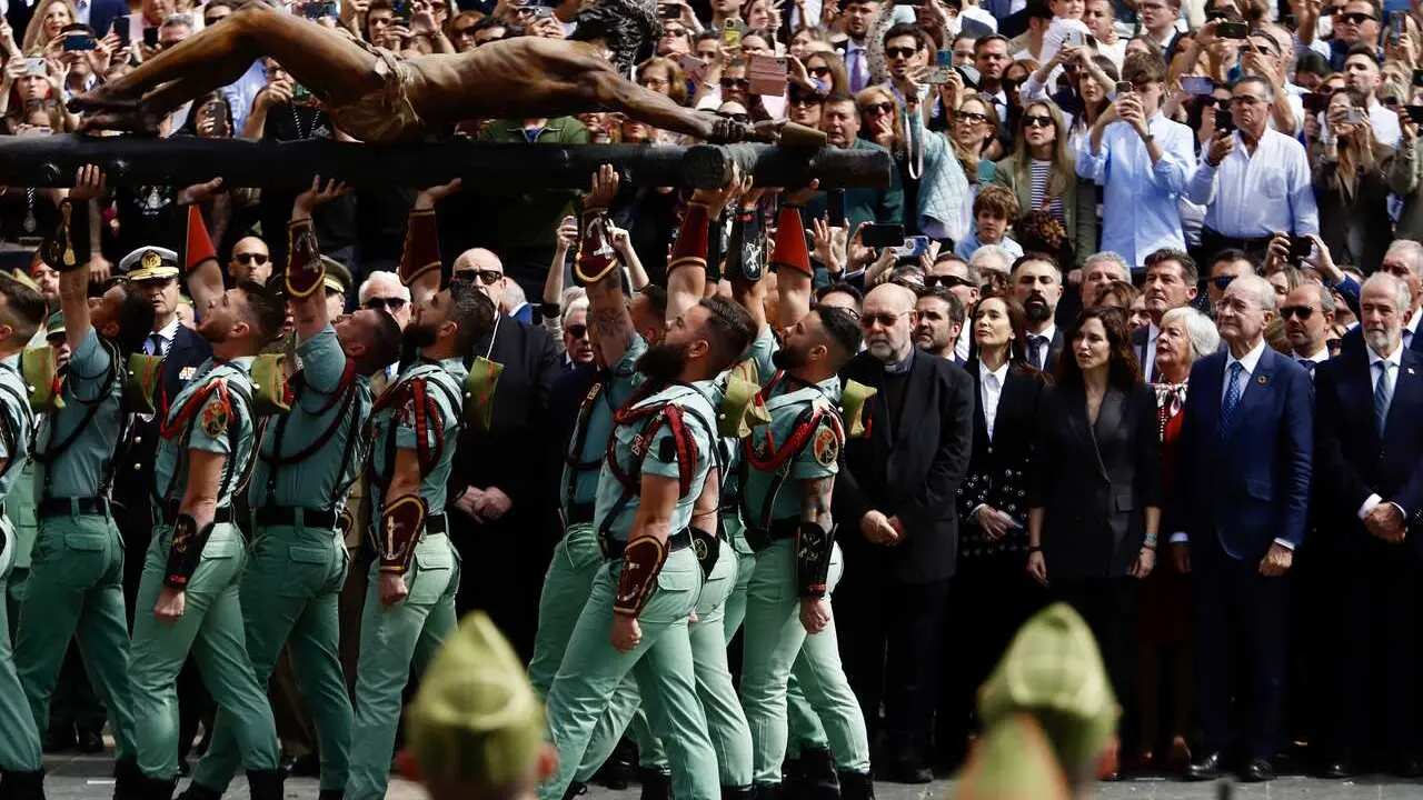 La presidenta de la Comunidad de Madrid, Isabel D&iacute;az Ayuso acude al traslado del Cristo de Mena. A 2 de abril de 2026 en M&aacute;laga, Andaluc&iacute;a (Espa&ntilde;a). El Jueves Santo en M&aacute;laga arranca con uno de los momentos m&aacute;s esperados y populares de su Semana Santa el 