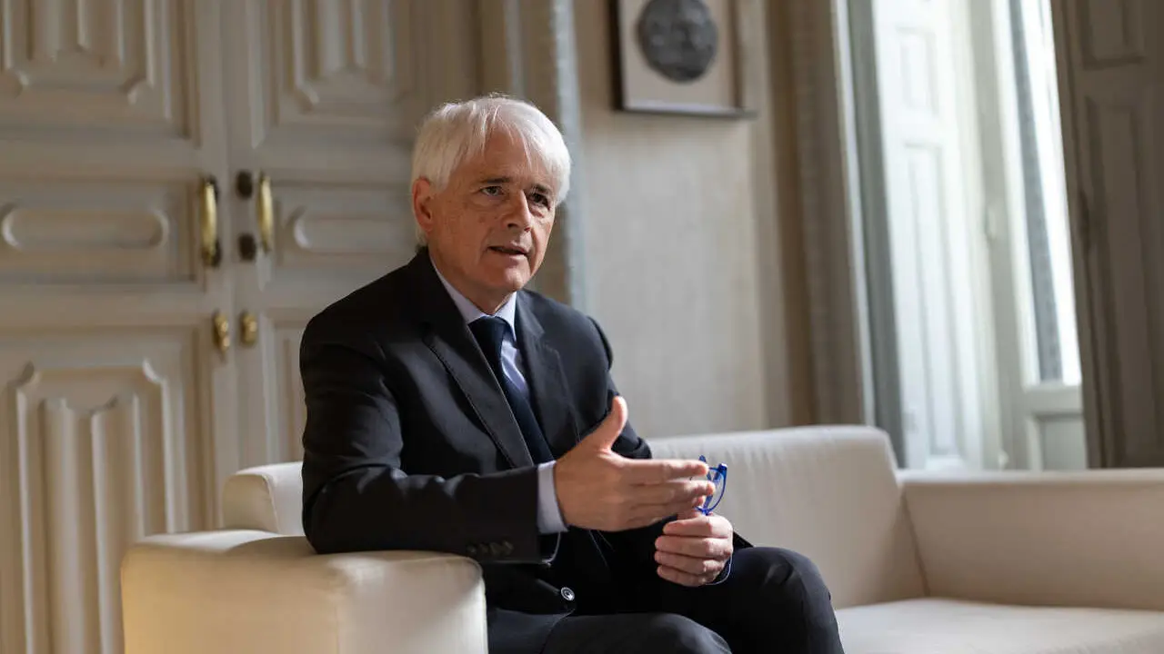 El presidente del Consejo General de la Abogac&iacute;a Espa&ntilde;ola, Salvador Gonz&aacute;lez, durante una entrevista con Europa Press.