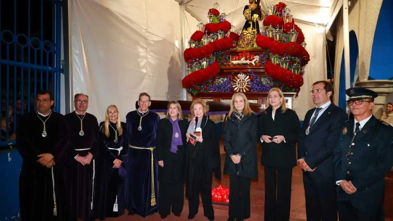 La Reina Do&ntilde;a Sof&iacute;a visita al Jes&uacute;s Nazareno en La Pescader&iacute;a en la noche marraja del Encuentro. Procesi&oacute;n Semana Santa Cartagena 2026