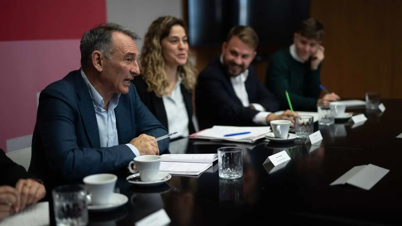 Archivo - (I-D) El portavoz parlamentario de IU y diputado de Sumar, Enrique Santiago, la secretaria de Organizaci&oacute;n de Sumar, Lara Hern&aacute;ndez, el diputado de Comprom&iacute;s-Sumar en el Congreso, Alberto Ib&aacute;&ntilde;ez, y el portavoz adjunto de M&aacute;s Madrid en el Ayuntam