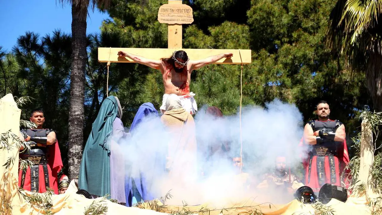 Benet&uacute;sser revive el juicio de Jes&uacute;s ante Pilatos