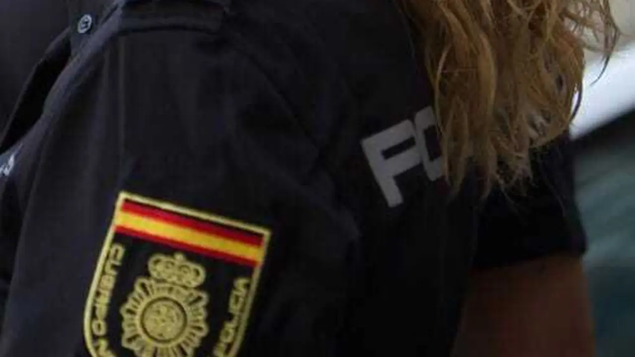 Imagen de una agente de Polic&iacute;a Nacional. 