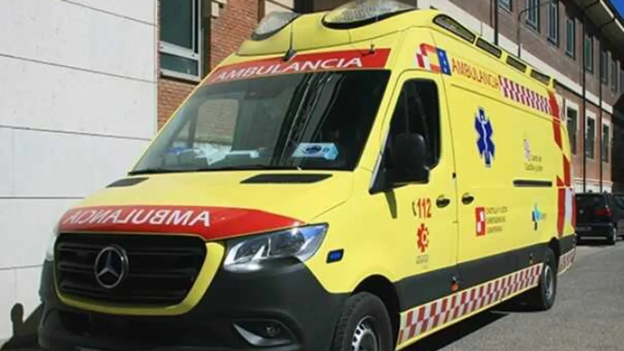 Archivo - Ambulancia Medicalizada (UME) de Sacyl.