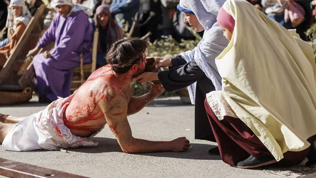 Representaci&oacute;n de la Pasi&oacute;n, Muerte y Resurrecci&oacute;n de Jes&uacute;s en la localidad del altiplano granadino, Cuevas del Campo. A 3 de abril de 2026 en Cuevas del Campo, Granada (Andaluc&iacute;a, Espa&ntilde;a). 