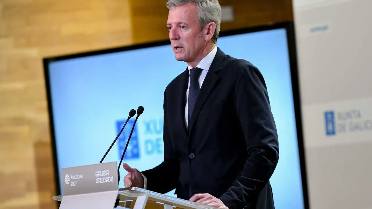El presidente de la Xunta, Alfonso Rueda, comparece ante los medios tras la reuni&oacute;n semanal del Ejecutivo auton&oacute;mico. San Caetano, Santiago de Compostela.