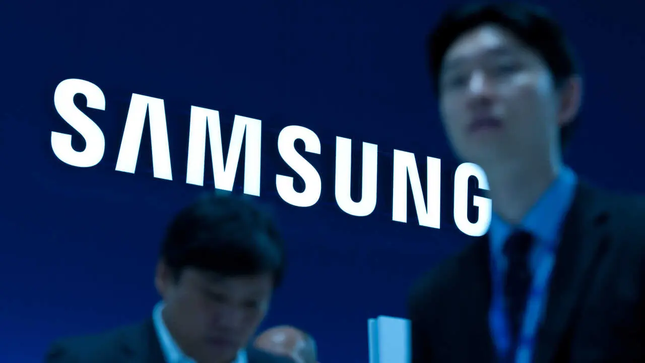 Archivo - FILED - 01 September 2012, Berlin: The logo of the South Korean company Samsung is seen at the International Consumer Electronics Fair IFA. Photo: Robert Schlesinger/dpa-Zentralbild/dpa