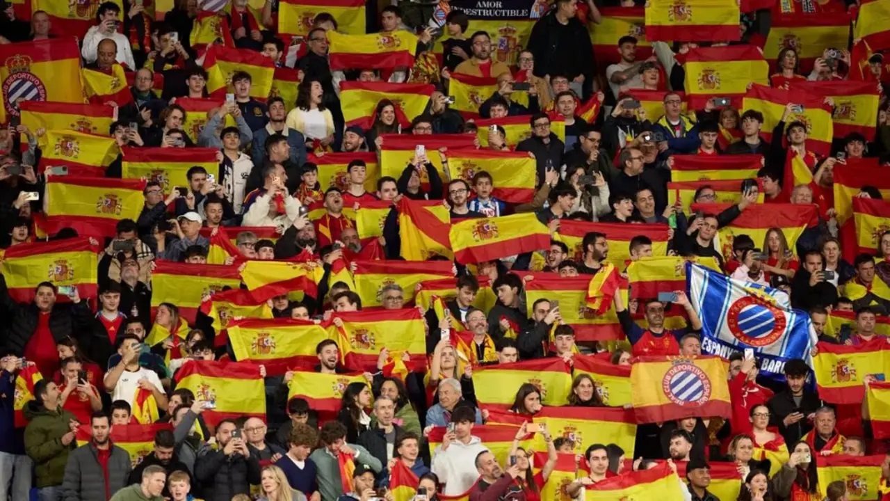 La grada de Cornell&aacute; en el Espa&ntilde;a - Egipto