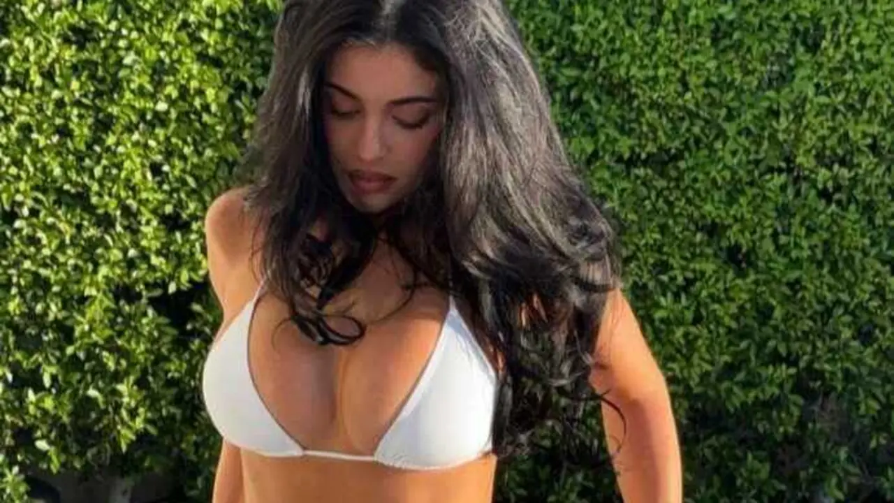 Kylie Jenner luciendo el bikini de moda para el verano 2026