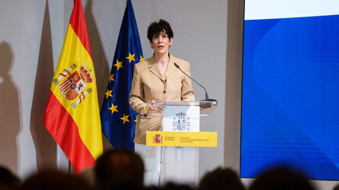 La ministra de Inclusi&oacute;n, Seguridad Social y Migraciones, Elma Saiz, participan en la presentaci&oacute;n de INTegraSS, a 9 de abril de 2026, en Madrid (Espa&ntilde;a). INTegraSS es la nueva herramienta de proyecci&oacute;n de las pensiones de la Seguridad Social.