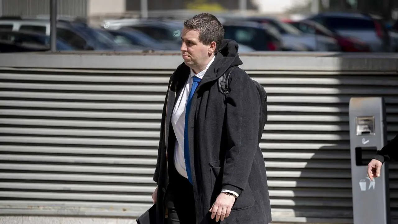 El abogado de la v&iacute;ctima, Jorge Piedrafita, a su salida del Juzgado de Violencia sobre la Mujer N&uacute;mero 8, a 17 de marzo de 2026, en Madrid (Espa&ntilde;a). 