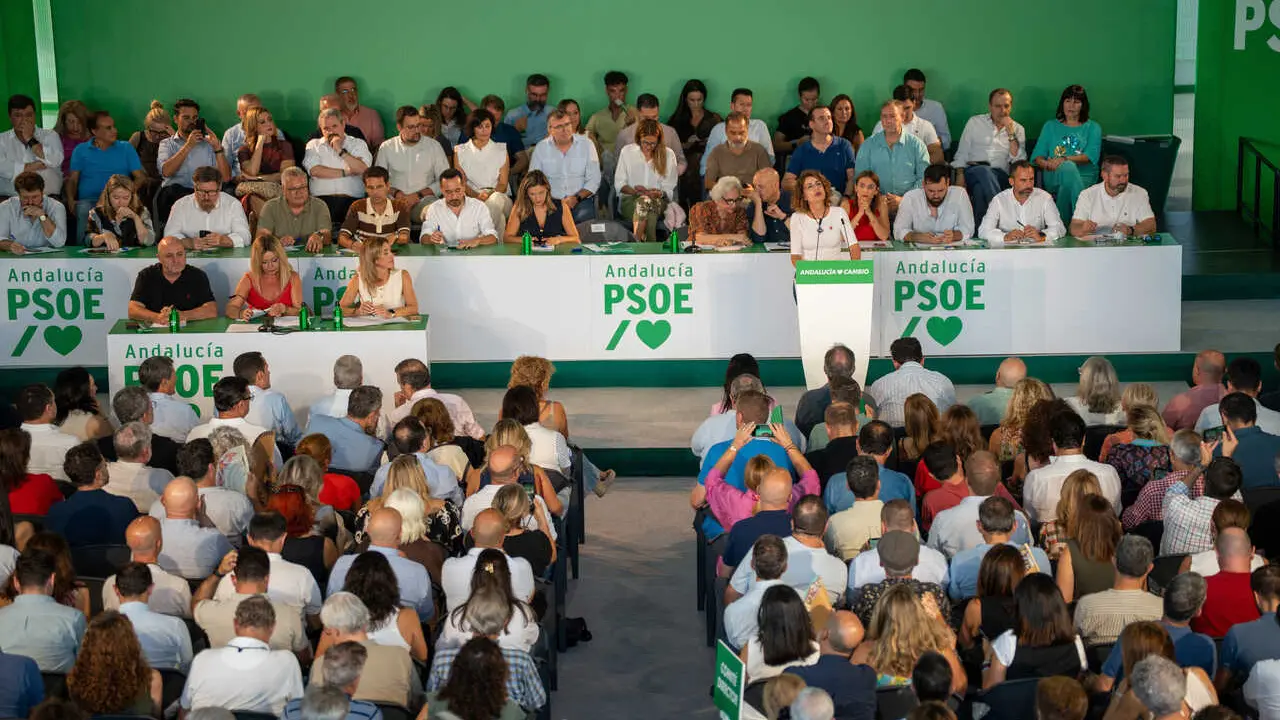 Archivo - La secretaria general del PSOE-A, Mar&iacute;a Jes&uacute;s Montero, interviene ante el Comit&eacute; Director del partido en San Juan del Puerto (Huelva). (Foto de archivo).