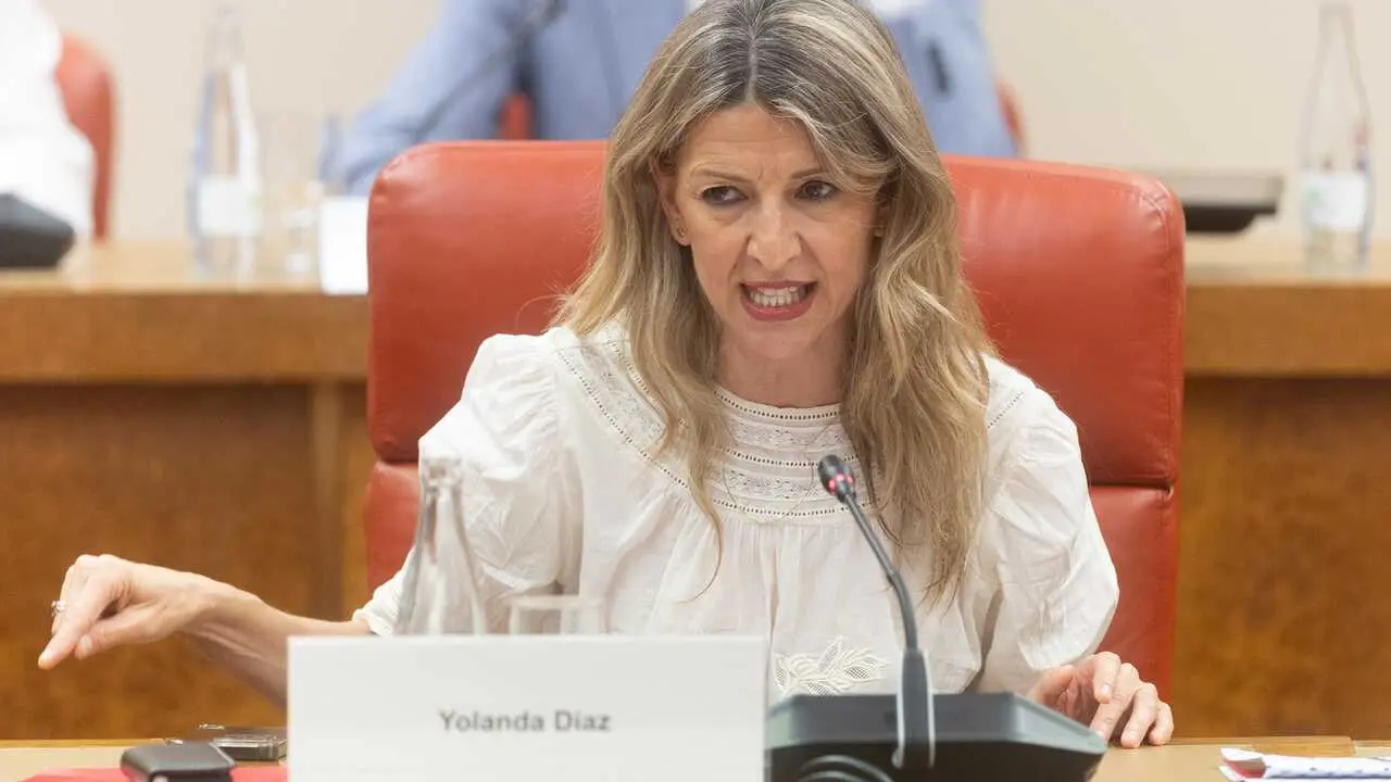 La vicepresidenta segunda y ministra de Trabajo y Econom&iacute;a Social, Yolanda D&iacute;az, durante una reuni&oacute;n, en el Congreso de los Diputados, a 23 de marzo de 2026, en Madrid (Espa&ntilde;a). 