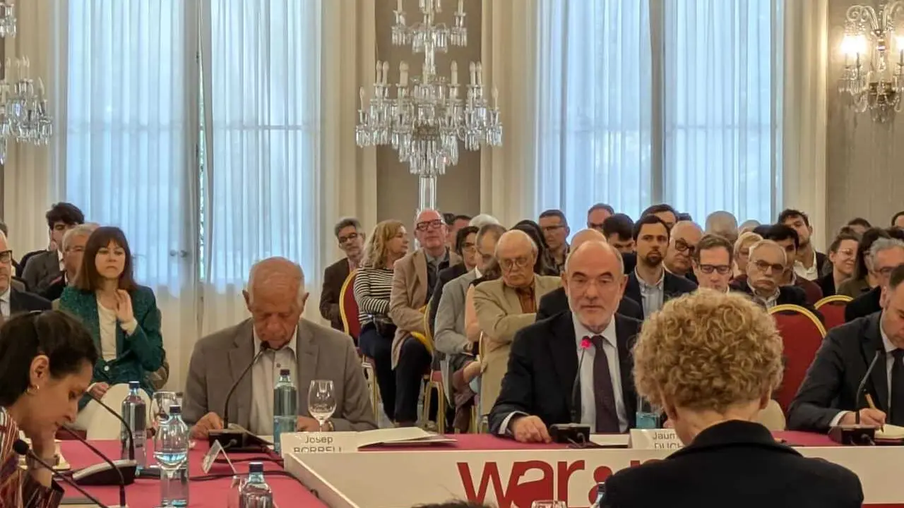 El presidente del Cidob y exalto representante de la UE para asuntos exteriores, Josep Borrell, junto al conseller de UE y Acci&oacute;n exterior de la Generalitat, Jaume Duch