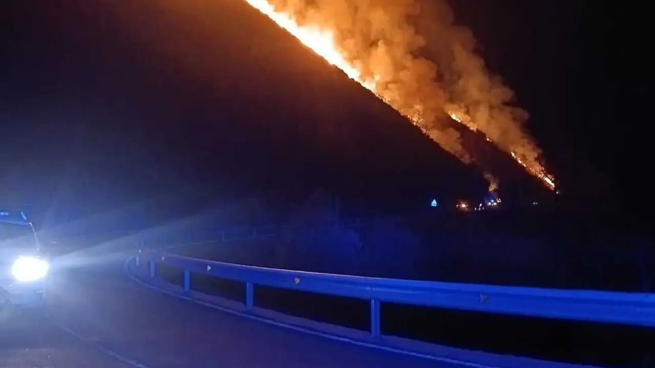Incendio en el entorno del Puerto San Glorio