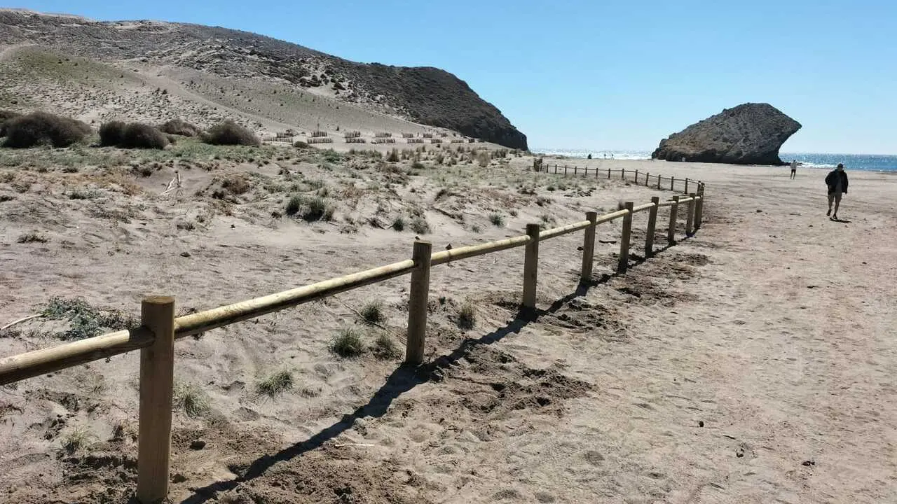 Archivo - Playa de M&oacute;nsul, en el Parque Natural de Cabo de Gata-N&iacute;jar (Almer&iacute;a).