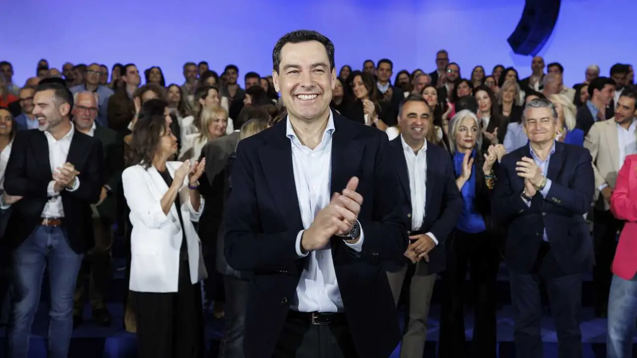 Imagen del presidente de la Junta de Andaluc&iacute;a y candidato del Partido Popular, Juan Manuel Moreno durante la presentaci&oacute;n de los componentes de las listas del PP para las pr&oacute;ximas elecciones auton&oacute;micas del 17 de mayo. En Granada, a 11 de abril de 2026. 