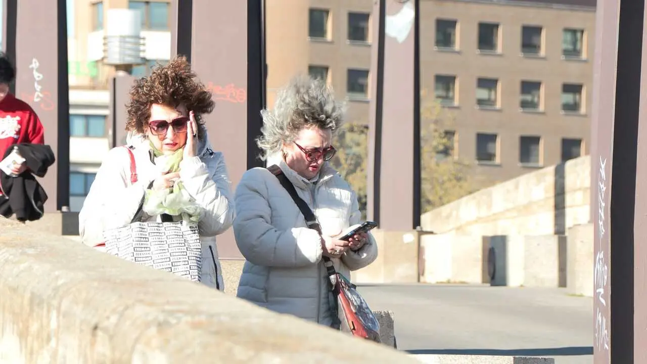 Fuertes rachas de viento en Zaragoza