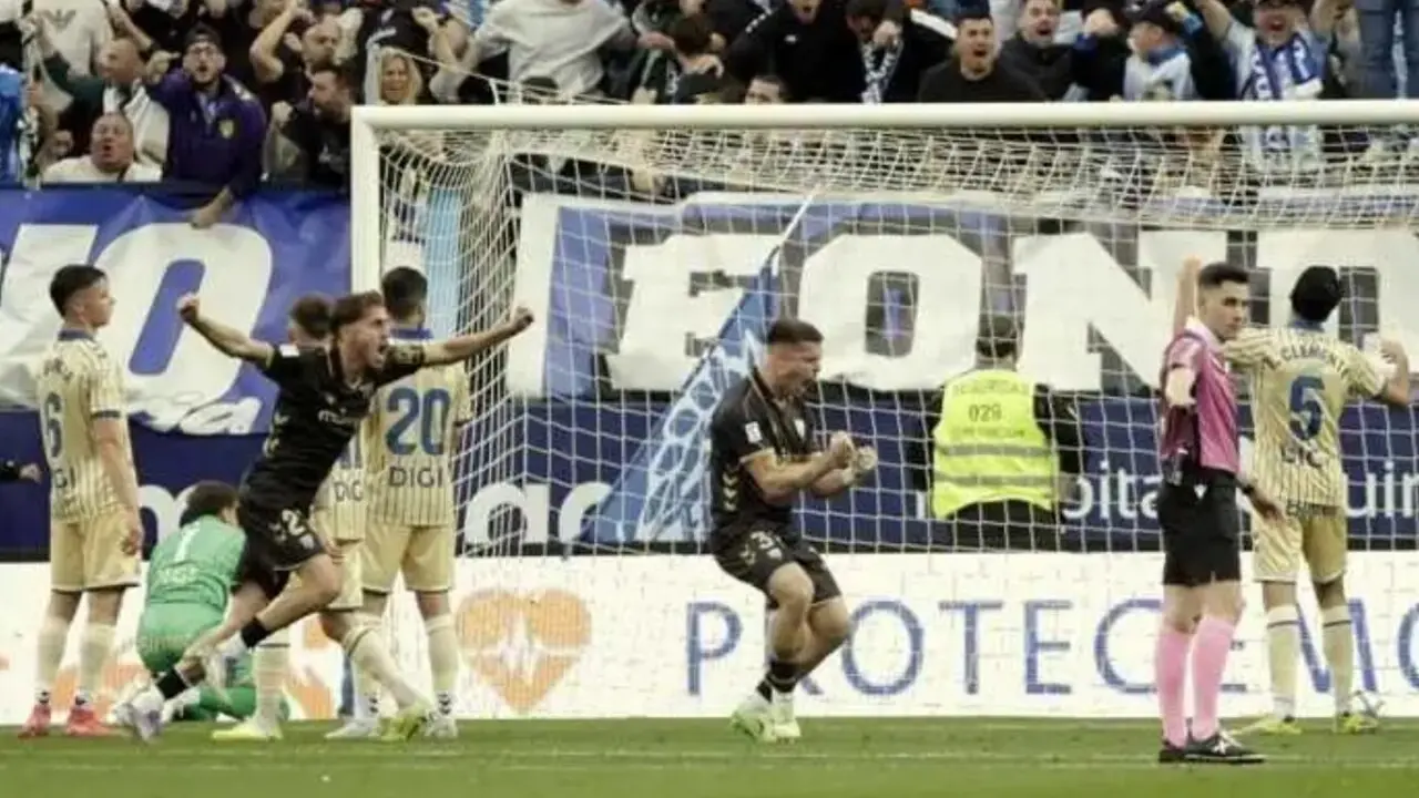 El M&aacute;laga celebrando uno de sus goles contra Las Palmas