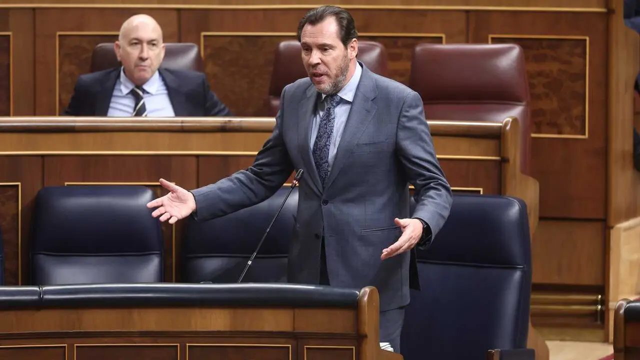 El ministro de Transportes y Movilidad Sostenible, &Oacute;scar Puente, interviene durante una sesi&oacute;n de control al Gobierno, en el Congreso, a 25 de marzo de 2026, en Madrid (Espa&ntilde;a). 