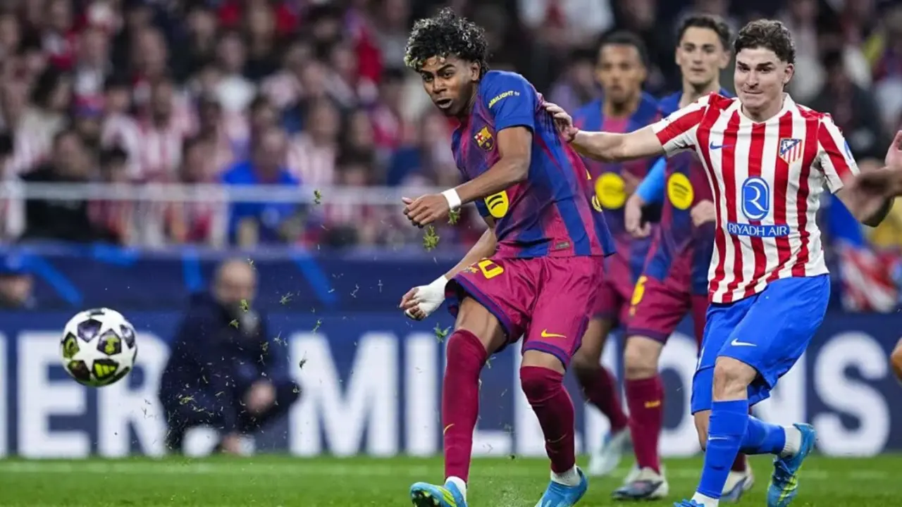 Lamine remata contra la porter&iacute;a del Atleti