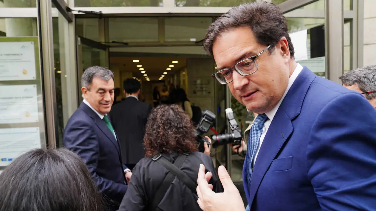 El ministro &Oacute;scar L&oacute;pez visita el Centro de Supercomputaci&oacute;n de Galicia