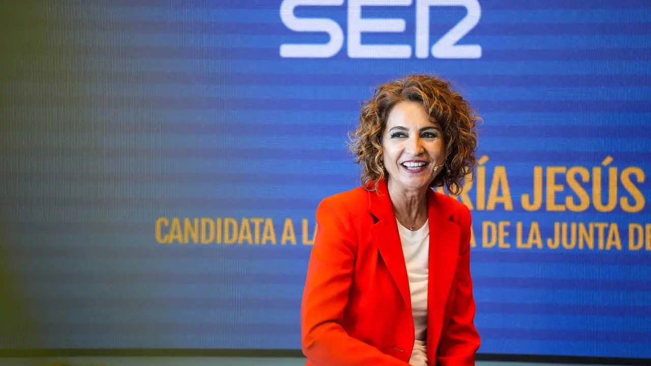 La secretaria general del PSOE-A y candidata a la Presidencia de la Junta de Andaluc&iacute;a, Mar&iacute;a Jes&uacute;s Montero, durante el encuentro organizado por la Cadena Ser Andaluc&iacute;a en el Club C&aacute;mara Antares. A 15 de abril de 2026 en Sevilla (Andaluc&iacute;a, Espa&ntilde;a). La se