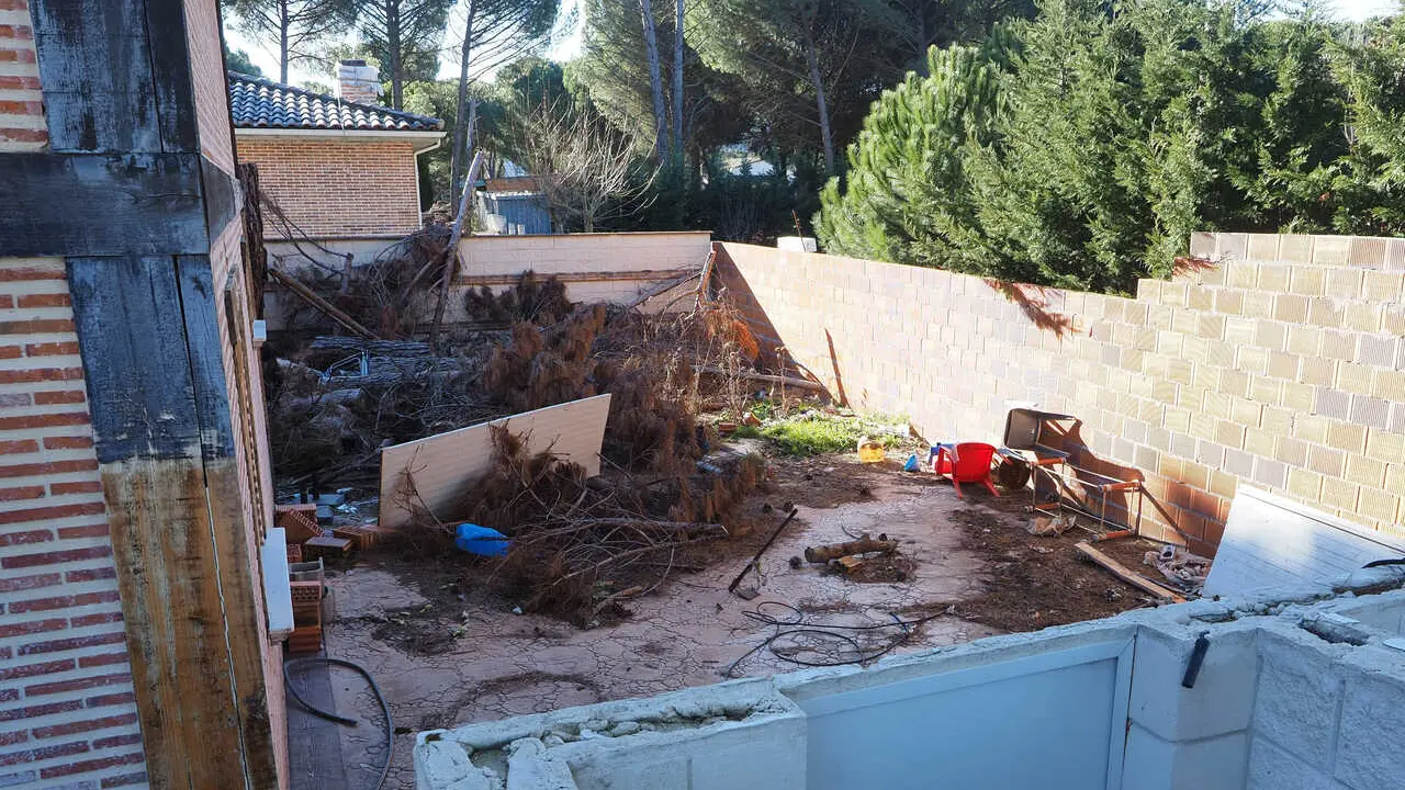 VALLADOLID. 27/01/22. CLAUDIA ALBA. IMAGEN DE LA CASA DEL DETENIDO POR LA DESAPARICI&Oacute;N DE ESTHER L&Oacute;PEZ QUE LA GUARDIA CIVIL HA ESTADO REGISTRANDO ESTOS D&Iacute;AS. MIENTRAS TANTO, HOY HAN CONTINUADO LAS LABORES DE B&Uacute;SQUEDA MEDIANTE DRONES.