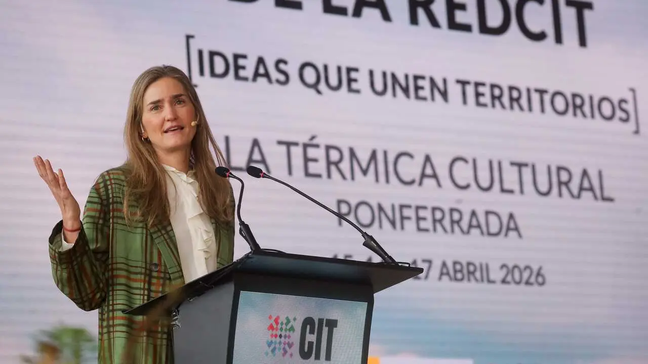 La vicepresidenta tercera y ministra para laTransici&oacute;n Ecol&oacute;gica y el Reto Demogr&aacute;fico, Sara Aagesen, durante la inauguraci&oacute;n del III Encuentro Nacional de Centros de Innovaci&oacute;n Territorial, en La T&eacute;rmica Cultural en Ponferrada (Le&oacute;n).