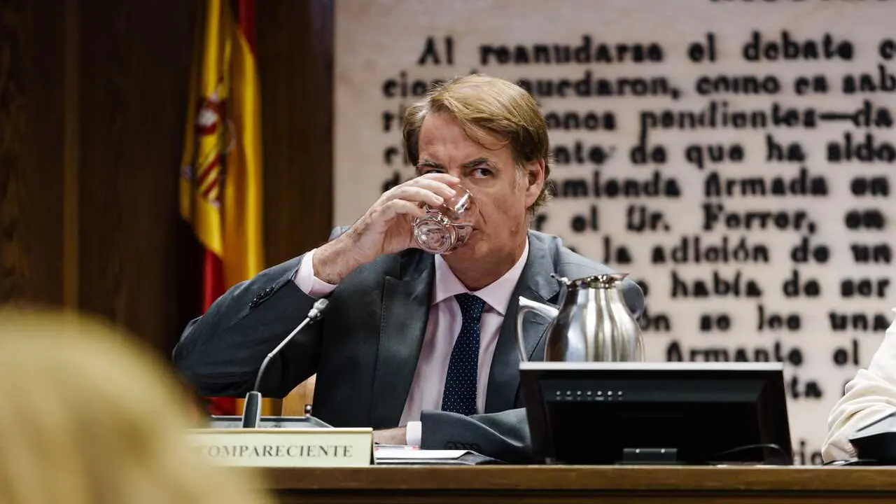 Archivo - El expresidente de la Sociedad Estatal de Participaciones Industriales (SEPI), Vicente Cecilio Fern&aacute;ndez Guerrero,  durante una comparecencia en la Comisi&oacute;n de Investigaci&oacute;n sobre el &lsquo;caso Koldo&rsquo;, en el Senado, a 22 de julio de 2025, en Madrid (