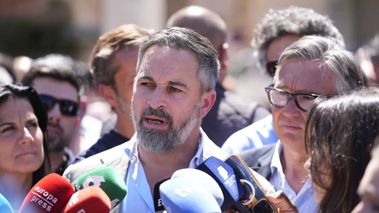 El presidente de Vox, Santiago Abascal, en una atenci&oacute;n con los medios de comunicaci&oacute;n en And&uacute;jar (Ja&eacute;n).