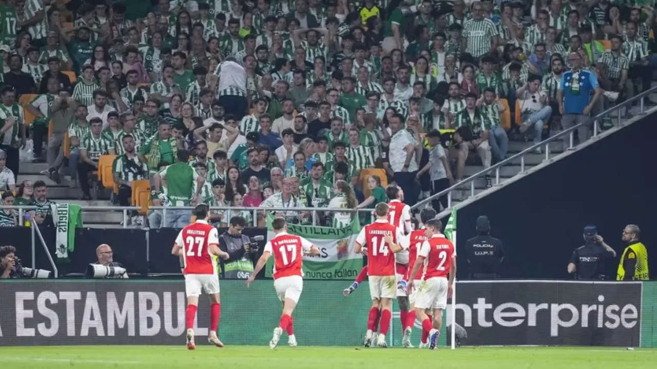 Jugadores del SC Braga celebran el cuarto gol