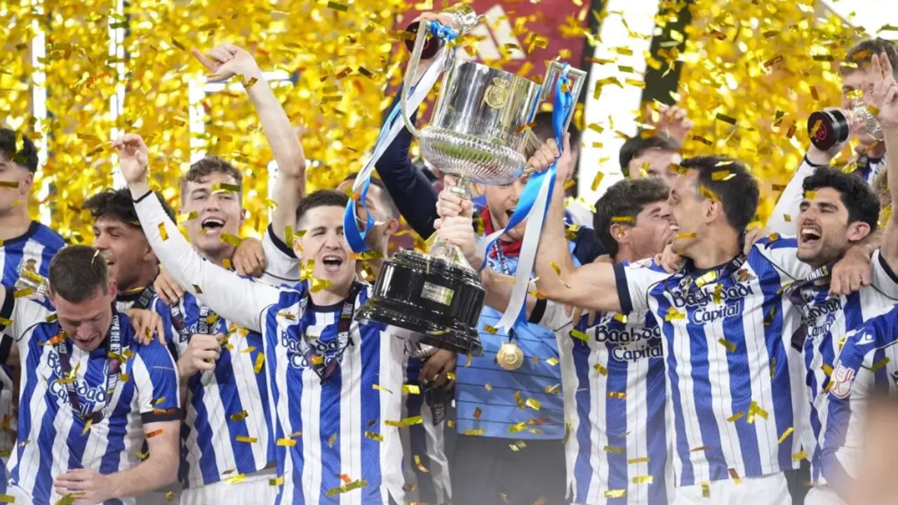 La Real levantando la Copa del Rey