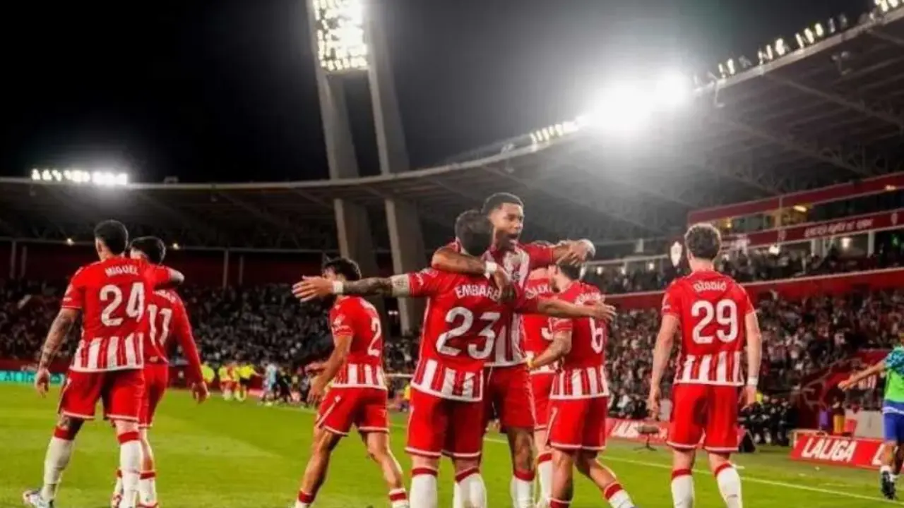 Jugadores del Almer&iacute;a celebrando el gol de la victoria