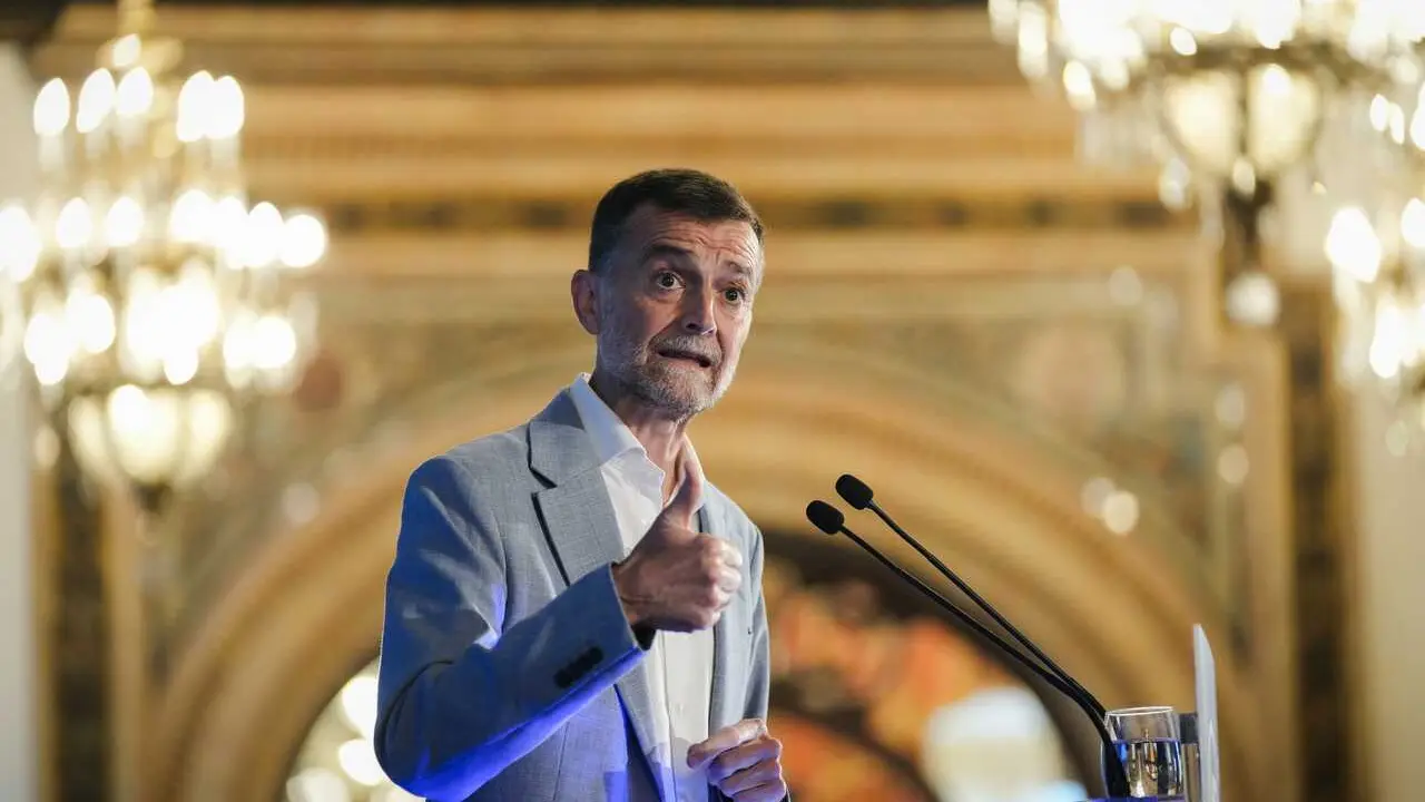 El candidato de Por Andaluc&iacute;a a la Presidencia de la Junta, Antonio Ma&iacute;llo, participa en un desayuno informativo de 'F&oacute;rum Europa. Tribuna Andaluc&iacute;a' en Sevilla.