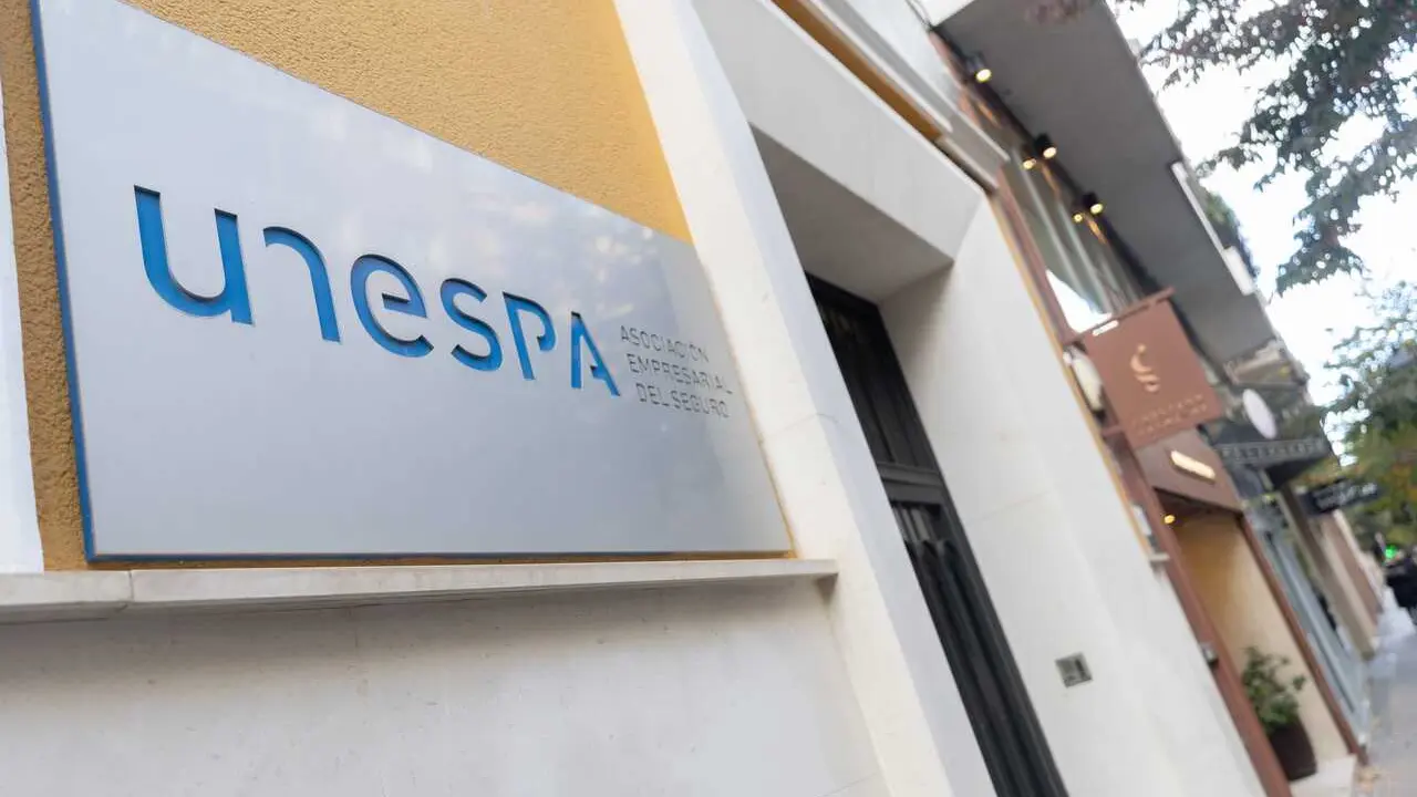 Archivo - Exterior de la sede de UNESPA (Asociaci&oacute;n Empresarial del Seguro), a 20 de noviembre de 2025, en Madrid (Espa&ntilde;a). La patronal de los seguros Unespa ha pedido actualizar y renovar la ley de Contrato de Seguro, que se promulg&oacute; en 1980, como parte 