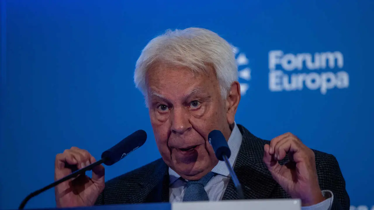 Felipe Gonz&aacute;lez, former President of the Government of Spain speaks during an informative breakfast organized by Nueva Econom&iacute;a Forum in a hotel in the center of Madrid.