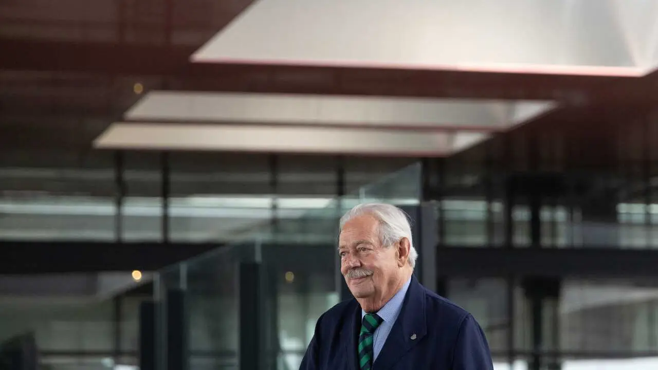 El escritor y acad&eacute;mico mexicano Gonzalo Celorio, Premio Cervantes 2025, mantiene un encuentro con los medios de comunicaci&oacute;n en el Museo Nacional Centro de Arte Reina Sof&iacute;a, a 20 de abril de 2026, en Madrid (Espa&ntilde;a). El galardonado ha sido presentado a l