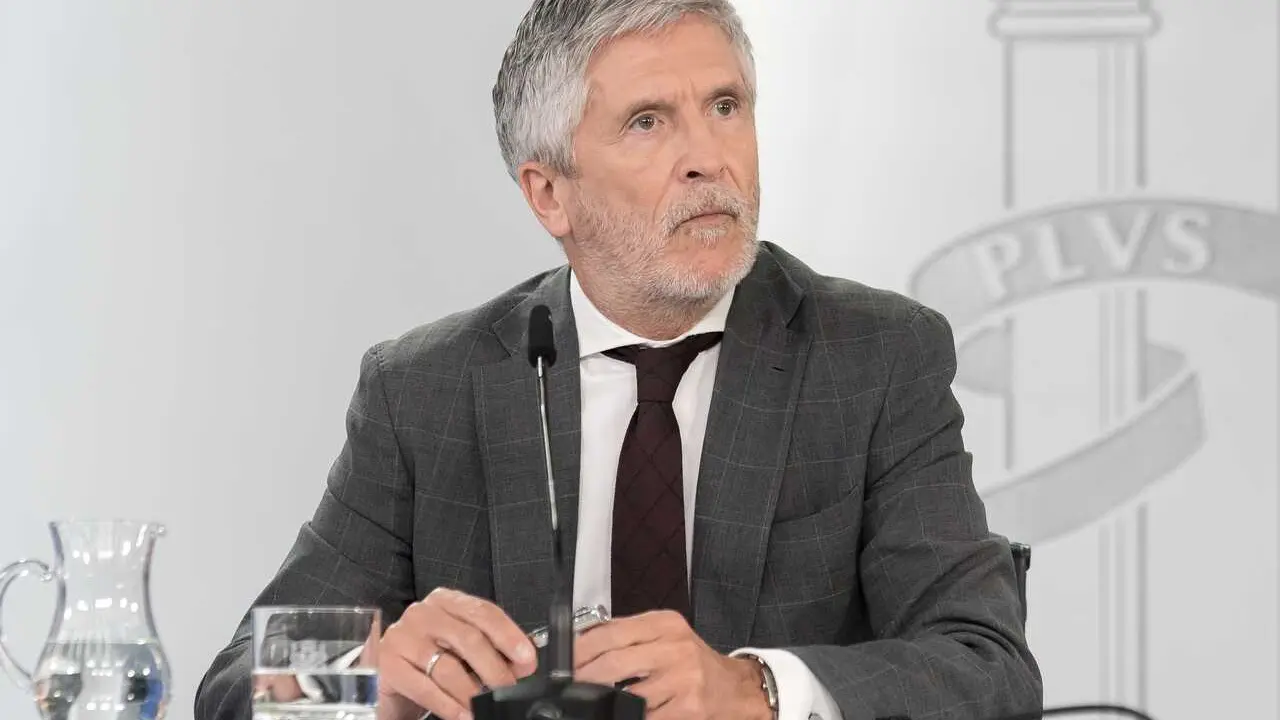 El ministro de Interior, Fernando Grande Marlaska, durante una rueda de prensa posterior al Consejo de Ministros, a 21 de abril de 2026, en Madrid (Espa&ntilde;a).  