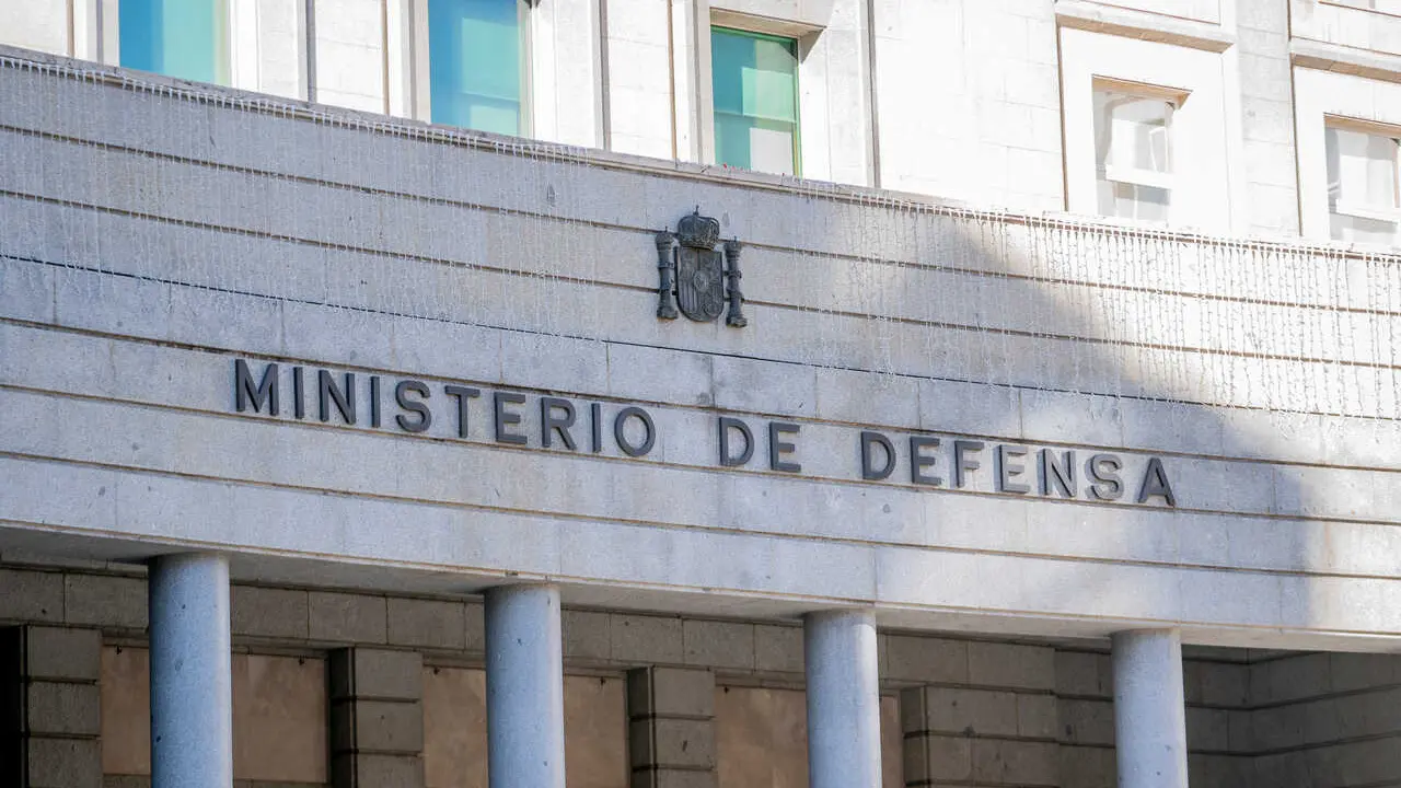 Archivo - Fachada del Ministerio de Defensa.