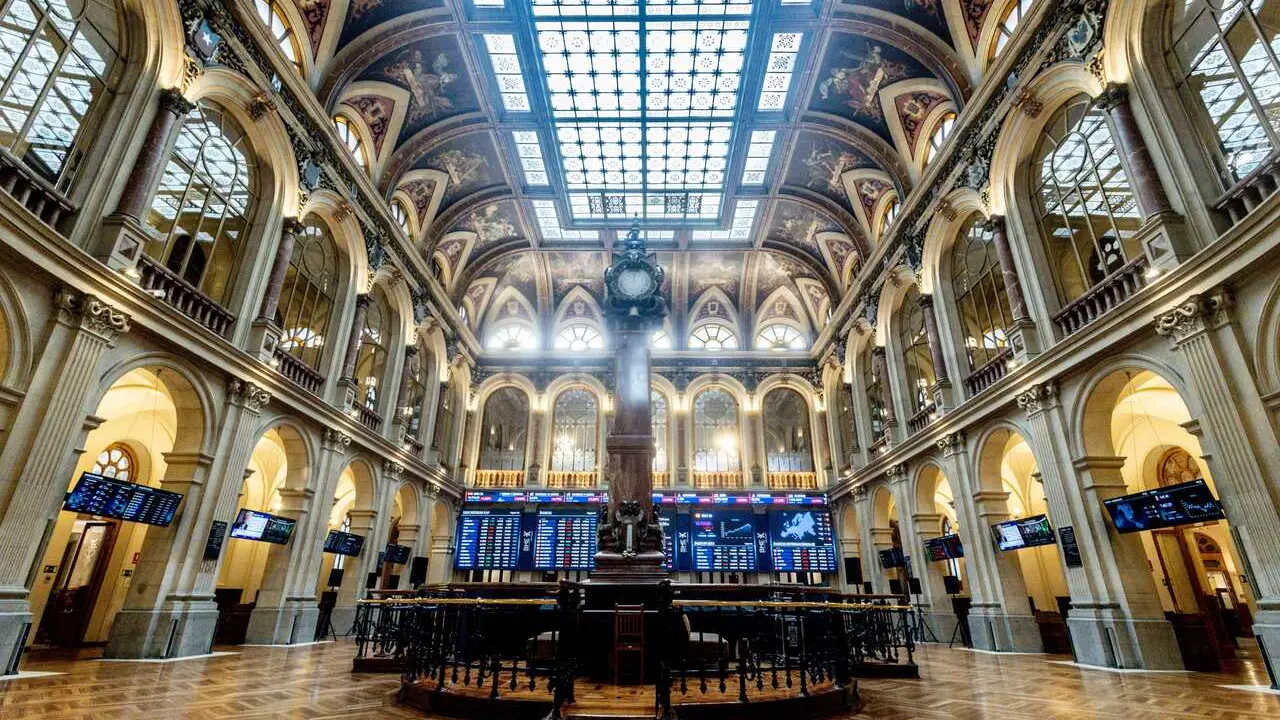 Archivo - Interior del Palacio de la Bolsa de Madrid, a 20 de marzo de 2026, en Madrid (Espa&ntilde;a). 