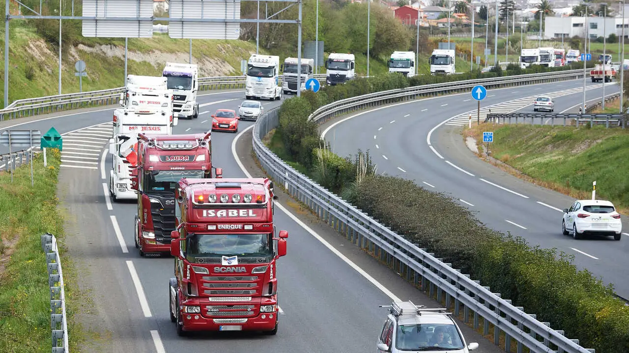 Manifestacion de transportistas, entre Santander y Torrelavega.
21/3/22 Saantander-Torrelavega

FOTOGRAFIA: JUAN MANUEL SERRANO ARCE