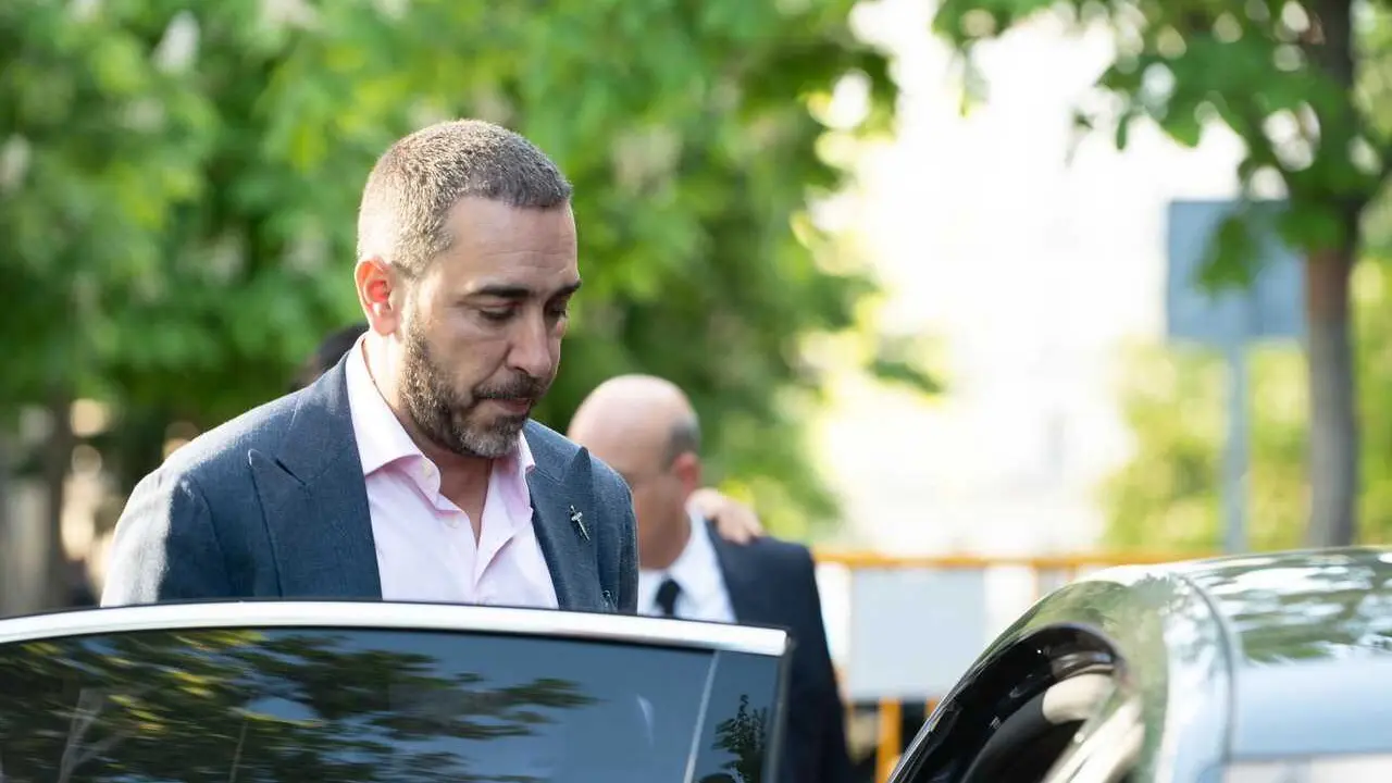 El empresario V&iacute;ctor de Aldama, a su salida del Tribunal Supremo, a 14 de abril de 2026, en Madrid (Espa&ntilde;a). 