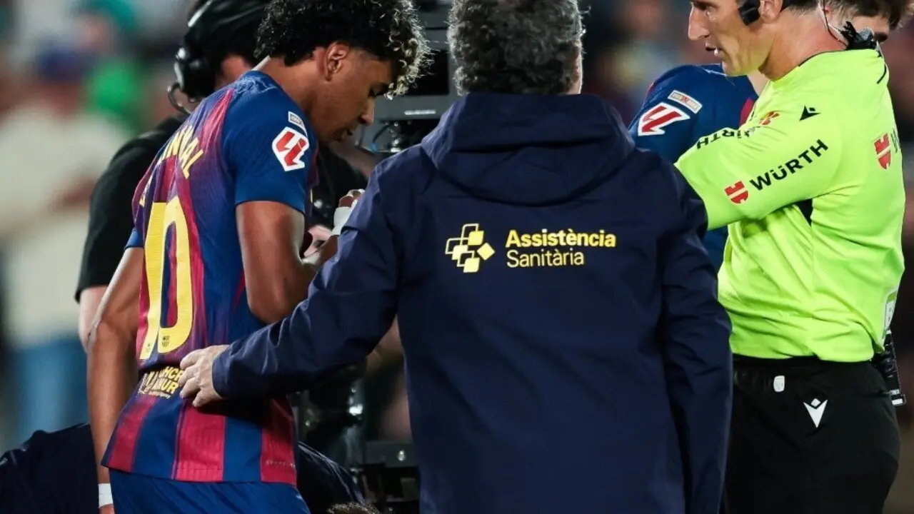 Lamine Yamal saliendo lesionado