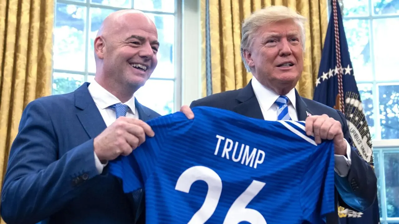 Trump junto a Infantino
