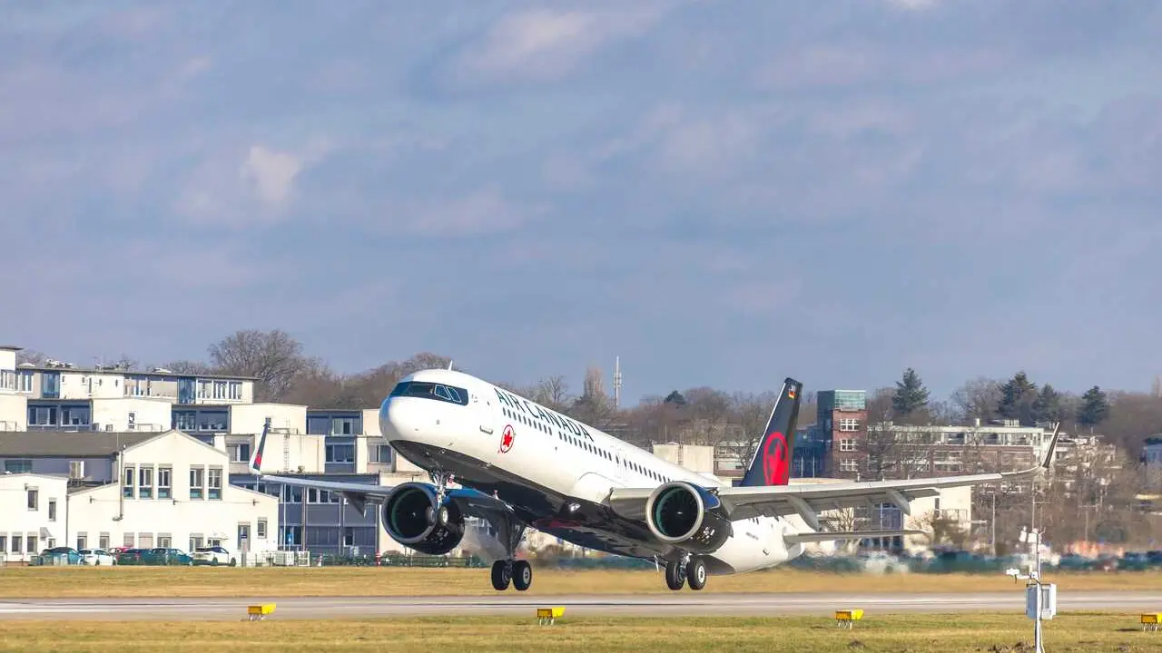 Airbus entrega el primero de sus 30 aviones A321XLR destinados a Air Canada.