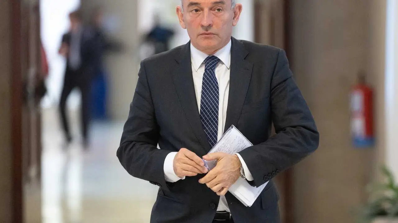 Archivo - El portavoz adjunto y diputado de Sumar en el Congreso, Enrique Santiago, a su llegada a la Junta de portavoces en el Congreso de los Diputados, a 27 de enero de 2026, en Madrid (Espa&ntilde;a).