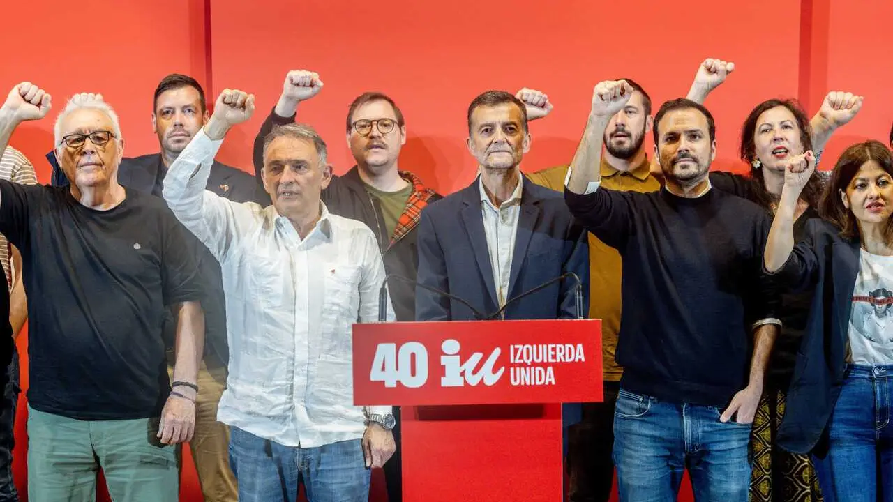 El coordinador federal de IU, Antonio Ma&iacute;llo (c), durante el acto del 40 Aniversario de Izquierda Unida, en el anfiteatro de la sede de UGT, a 25 de abril de 2026, en Madrid (Espa&ntilde;a)